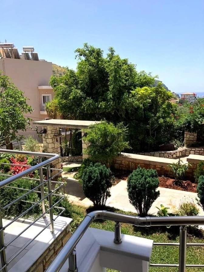 Spyridoula'S Guest House Himare Exterior photo